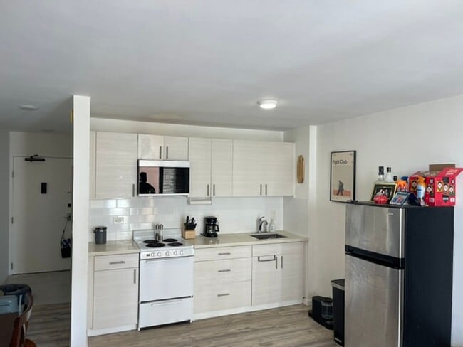 Building Photo - Fresh Waikiki Studio Unfurnished w/ secured parking & incredible amenities ! Unit 1206