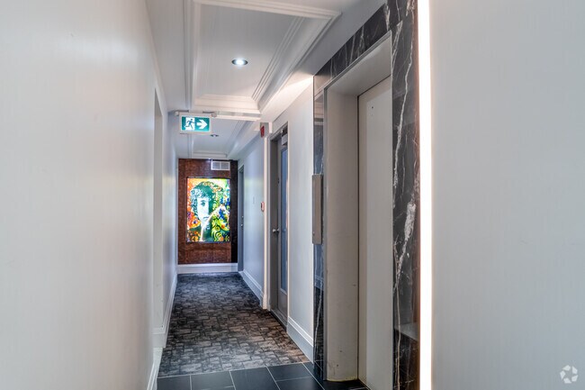 Hallways - 710 Spadina Av