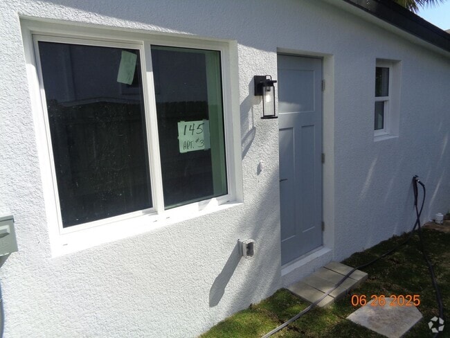 Building Photo - Daytona Beachside Newly Renovated Studio U... Rental