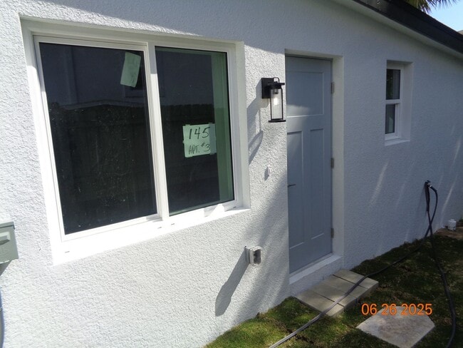 Building Photo - Daytona Beachside Newly Renovated Studio U... Rental