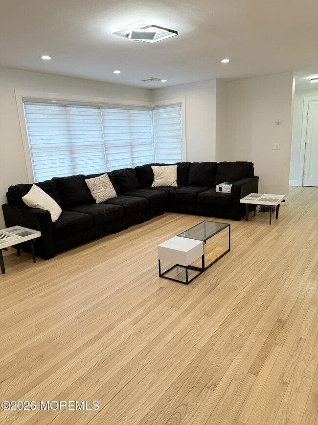 Photo - 2025 Lesser Pkwy