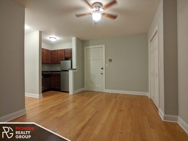 Photo - 835 W Wolfram St Unit 3