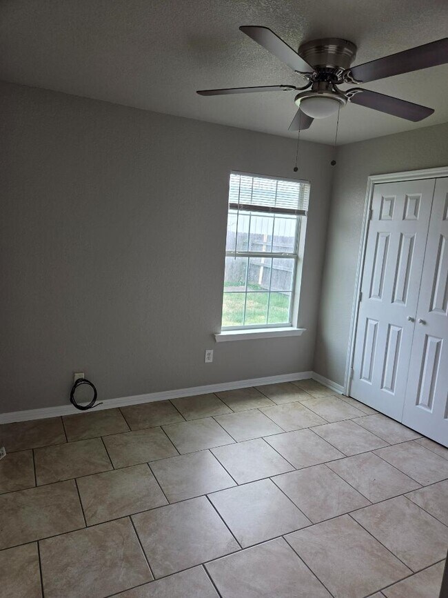 Photo - 305/307 Shirley Dr