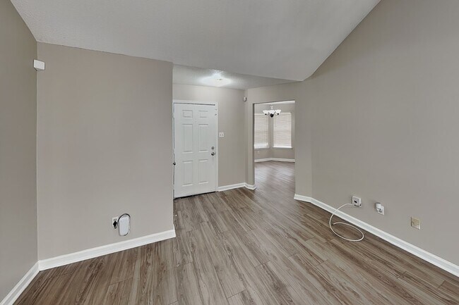 Photo - 1633 Dexter Ln
