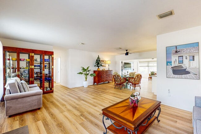Photo - 10115 Sandpiper Rd E Unit SI ID1591391P