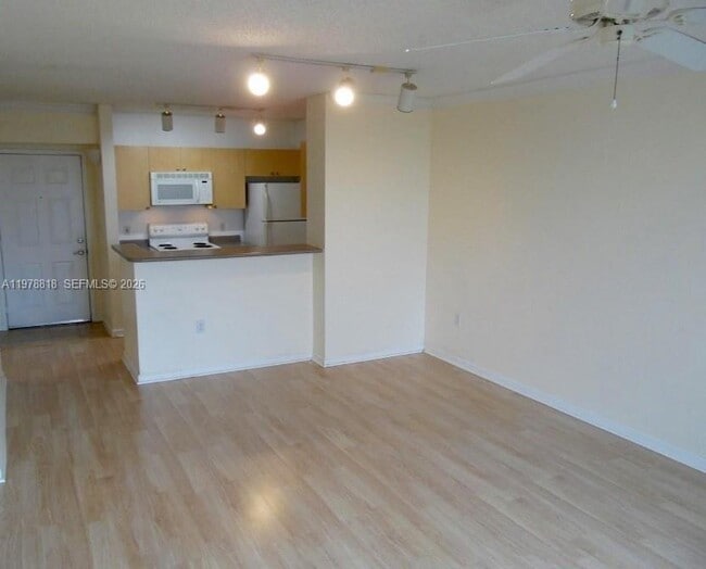 Photo - 1919 Van Buren St Unit 613A