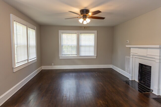 Photo - 523 Kentwood St SW