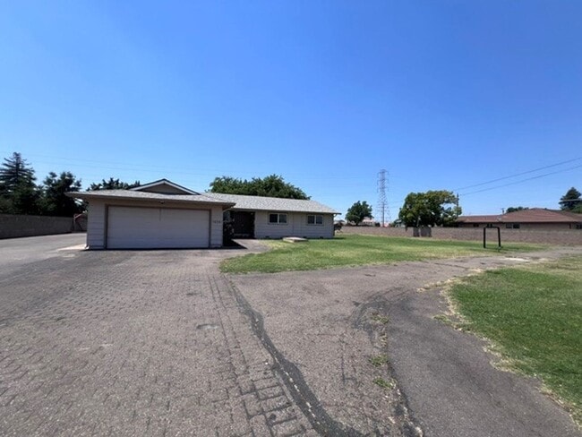 Building Photo - Freshly painted 4 bedroom home on over 2 acres of land.