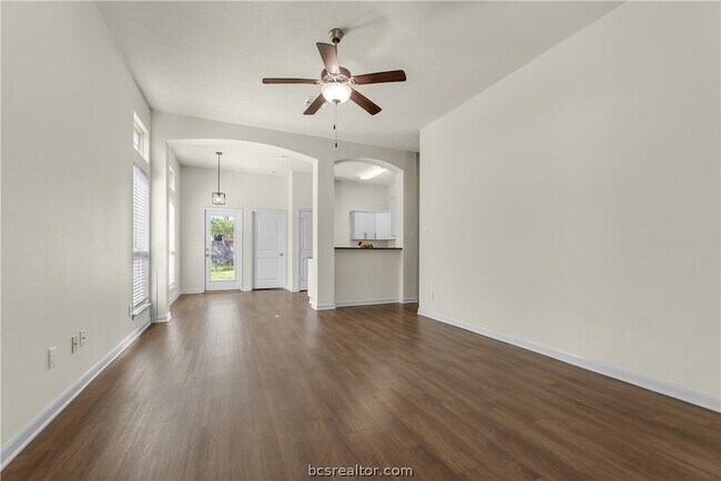 Photo - 240 Fieldstone Pl