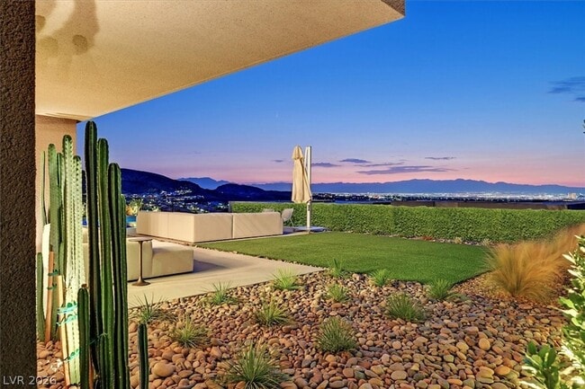 807 Magnum Cliff Ct