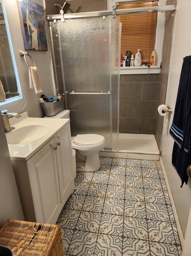 Photo - 90 Rossiter Ave