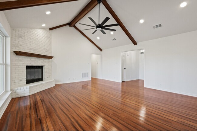 Photo - 170 N Meadowbrook Dr