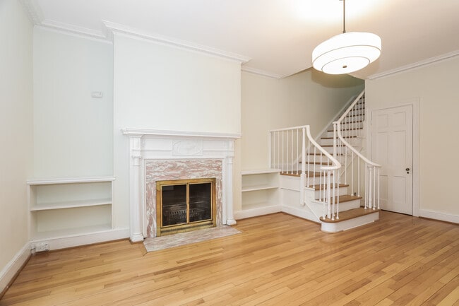 Building Photo - 2927 Cathedral Ave NW