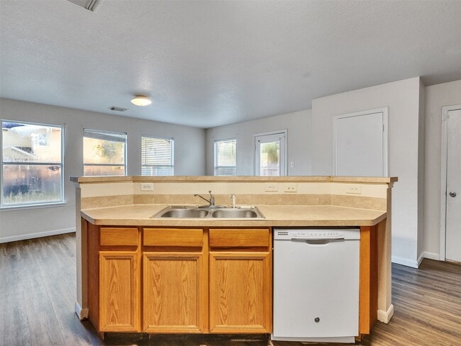 Building Photo - 8131 Chancewood Ln