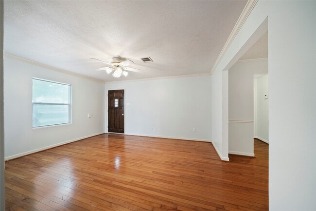 Photo - 4303 Piney Woods Dr