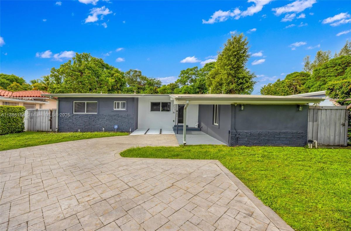 Photo - 840 NE 159th St