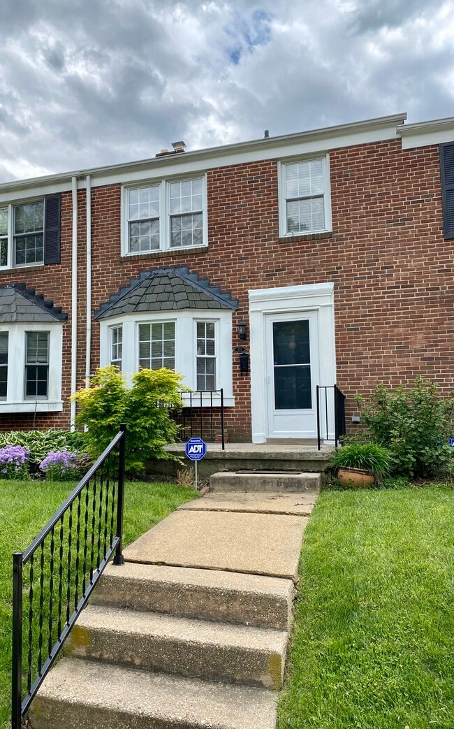 Front yard - 171 Dumbarton Rd