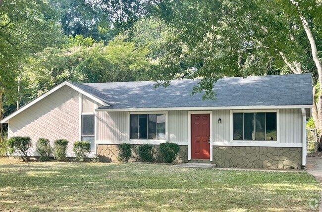 Building Photo - Updated 3 Bed/1.5 Bath Ranch In Serene Nei... Rental