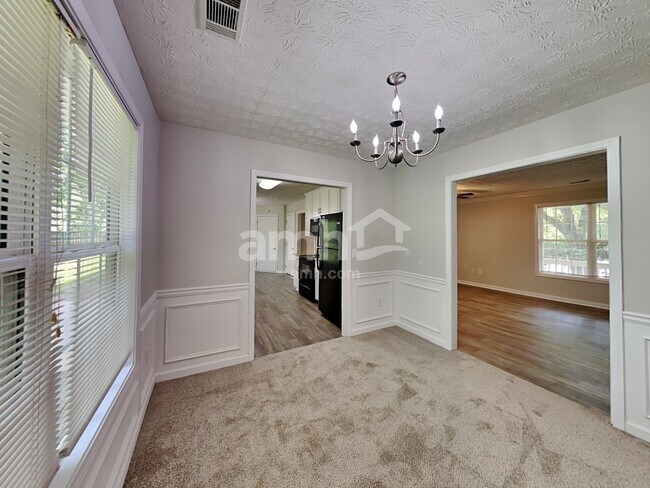 Photo - 535 Maeve Ln