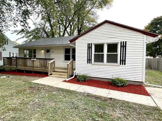 Building Photo - 1965 Union St