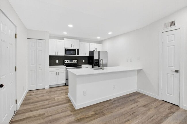 Building Photo - 1825 Palm Cove Blvd Unit 7-307