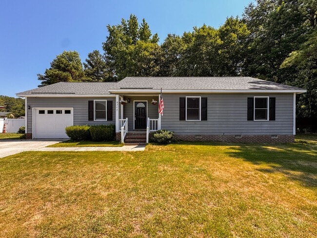 Building Photo - Stylish 3 Bed 2 Bath Home in Jack Britt