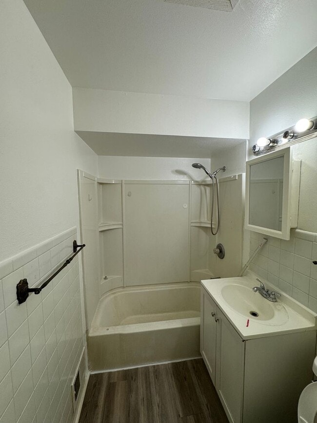 Photo - 725 S 5th St Unit Apartment 4