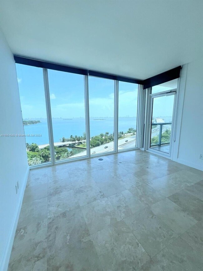 Photo - 601 NE 36th St Unidad 1111