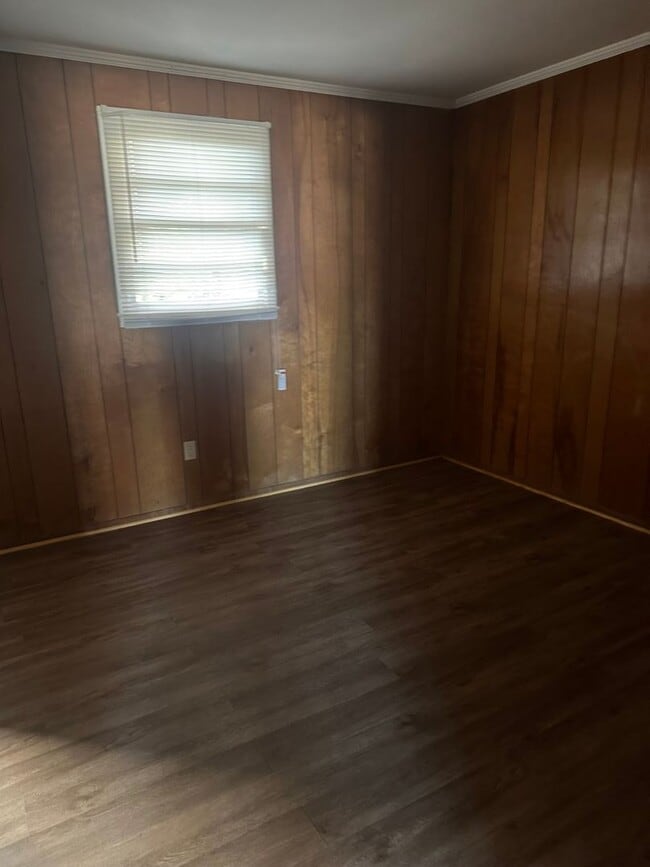 Photo - 1124 Erskine Rd