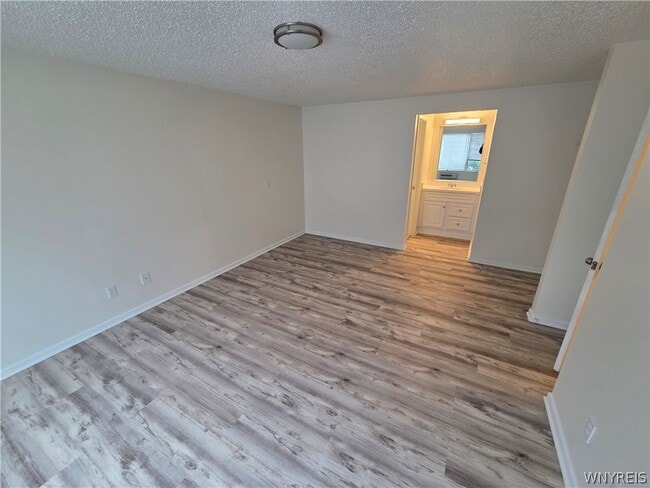 Photo - 255 Portage Rd