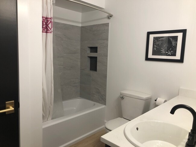 Photo - 12 E Garfield St