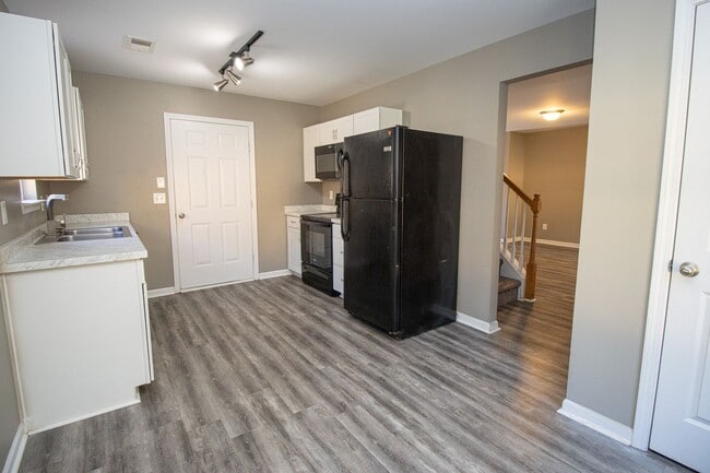 Photo - 101 Saskatoon Dr