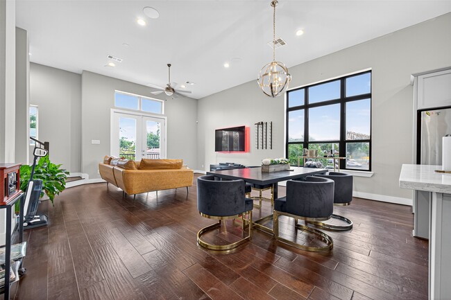 Building Photo - 1205 Wrightwood St