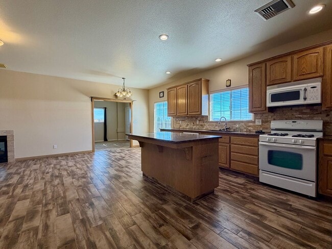 Photo - 1100 W Vulcan Ave