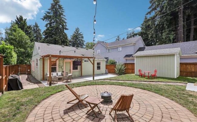 304 W 32nd St