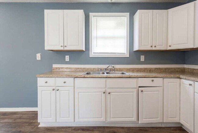 Photo - 324 Macedonia Rd SE