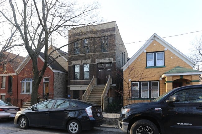 Building Photo - 2031 W Moffat St Unit 2