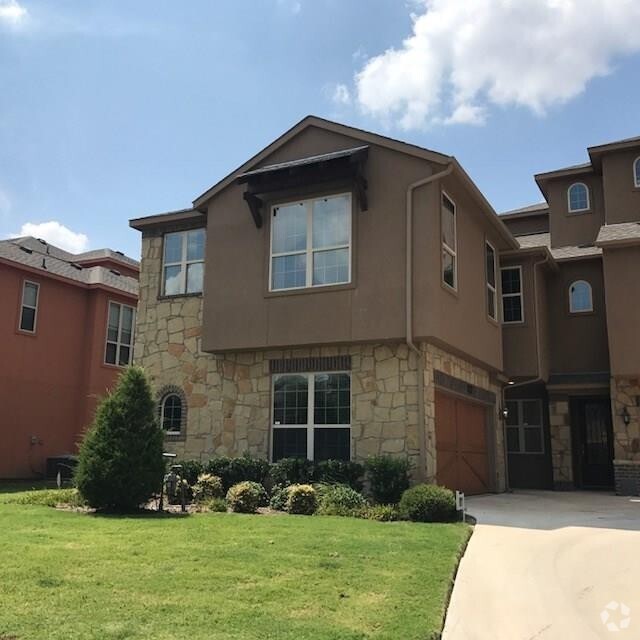 Building Photo - Gorgeous 2bed/2bath Double Master Townhome...