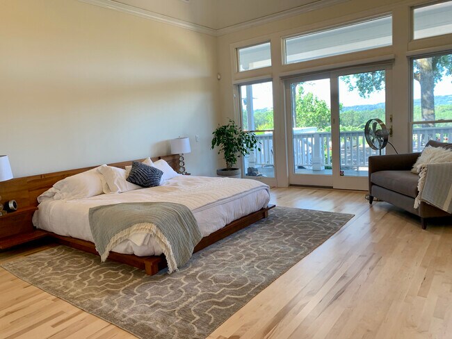 Photo - 150 Old Vine Ln