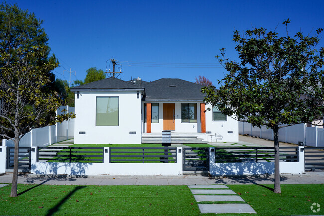 Building Photo - 629 W Hillsdale St Unit B Rental