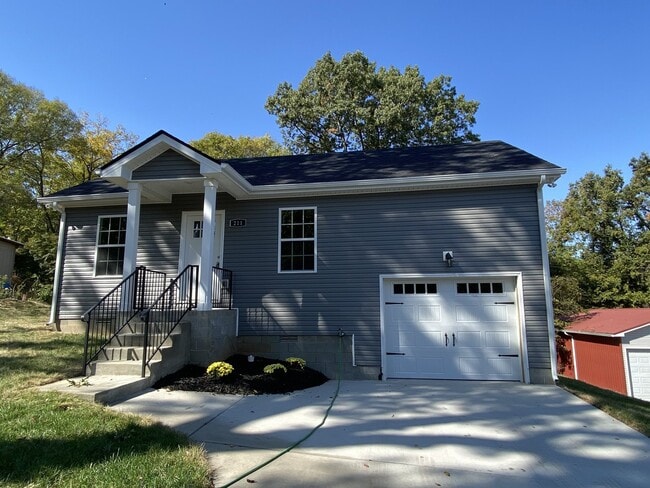 Photo - 211 CAVE ST , Charming 2 Bed, 1 Bath Rent...