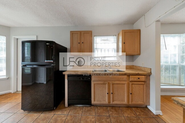 Photo - 1072 Victory Dr SW