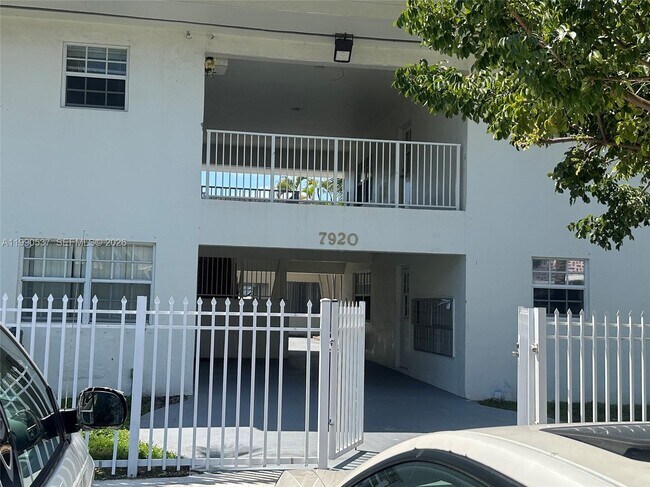 Building Photo - 7920 East Dr Unit 11