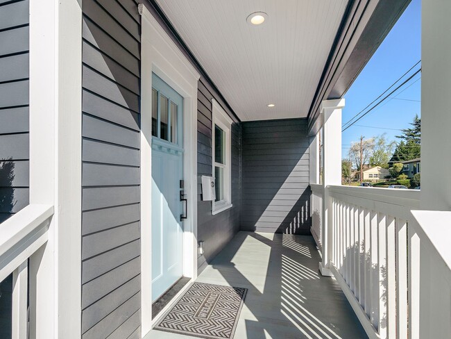 Photo - Gorgeous, updated 3-bdr Vernon bungalow w/...