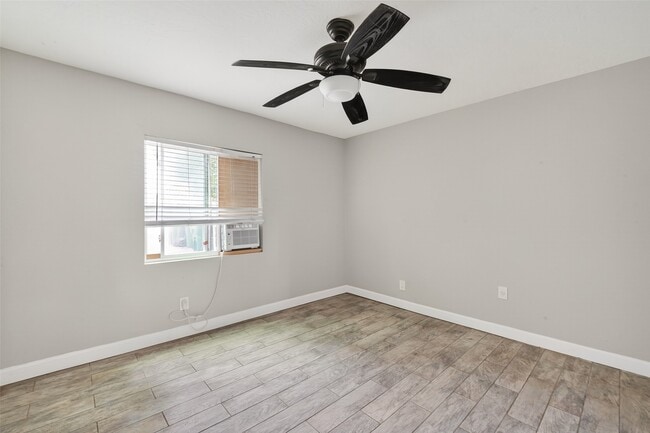 Photo - 6832 Avenue I