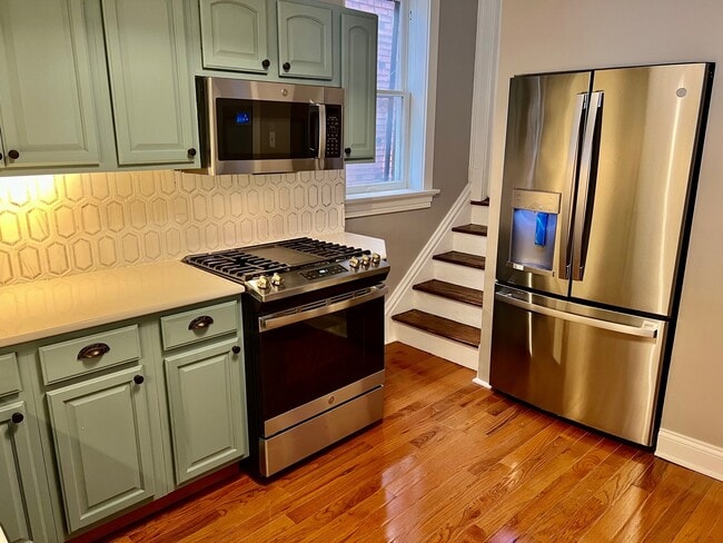 Kitchen 2 - 5818 De Giverville Ave