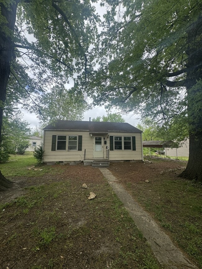 Building Photo - 3401 SE Ohio Ave