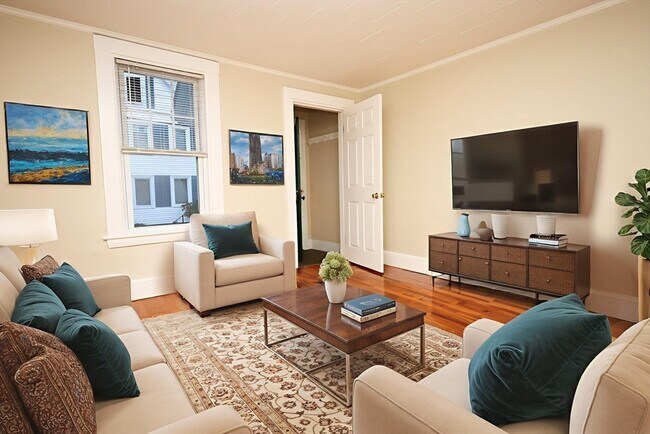 Photo - 32 Sheppard Ave