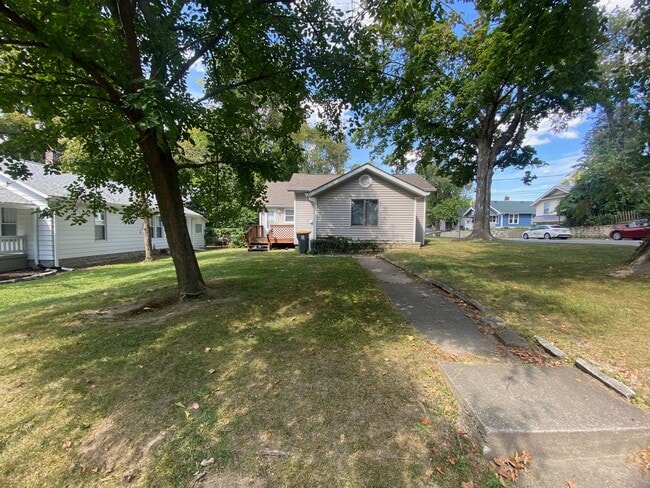 Photo - 115 1/2 E 16th