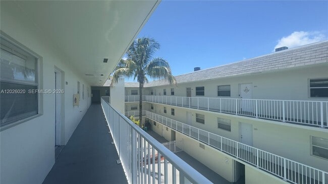 Building Photo - 12890 NE 8th Ave Unit 302